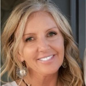 Meet your Posher, Simone